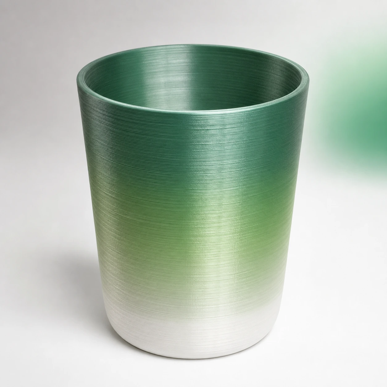 Gradient Silk Air PLA Basic Gradient: plain 3D-printed cup showing the raw FDM surface