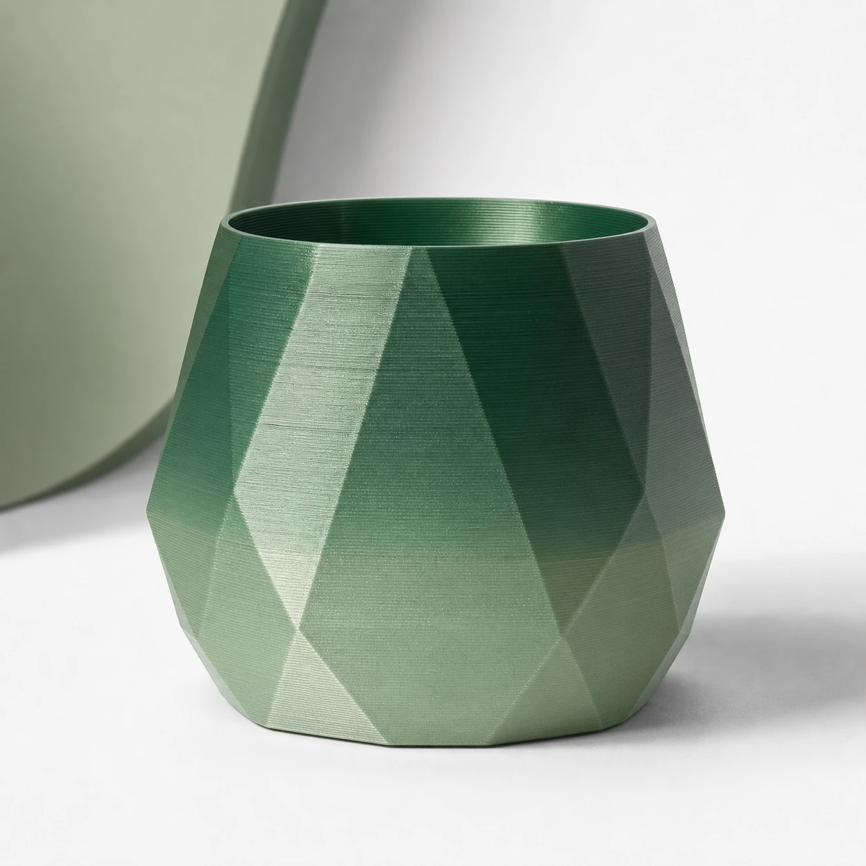Gradient Silk Air PLA Basic Gradient: faceted 3D-printed planter with broad polygon surfaces